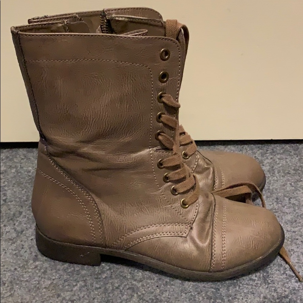 Boots - Picture 2 of 4